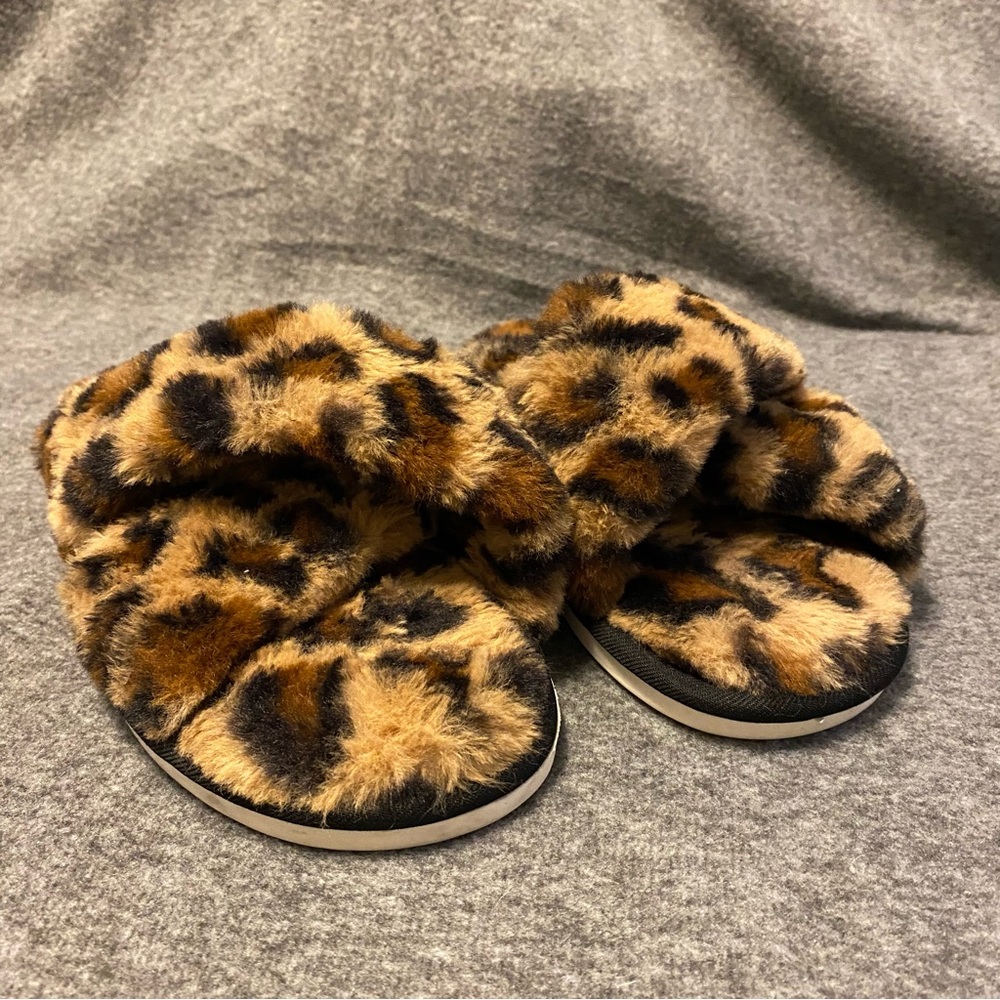Leopard Print Fuzzy Slippers Women’s Size 9-10 Slip‎ On Open Toe